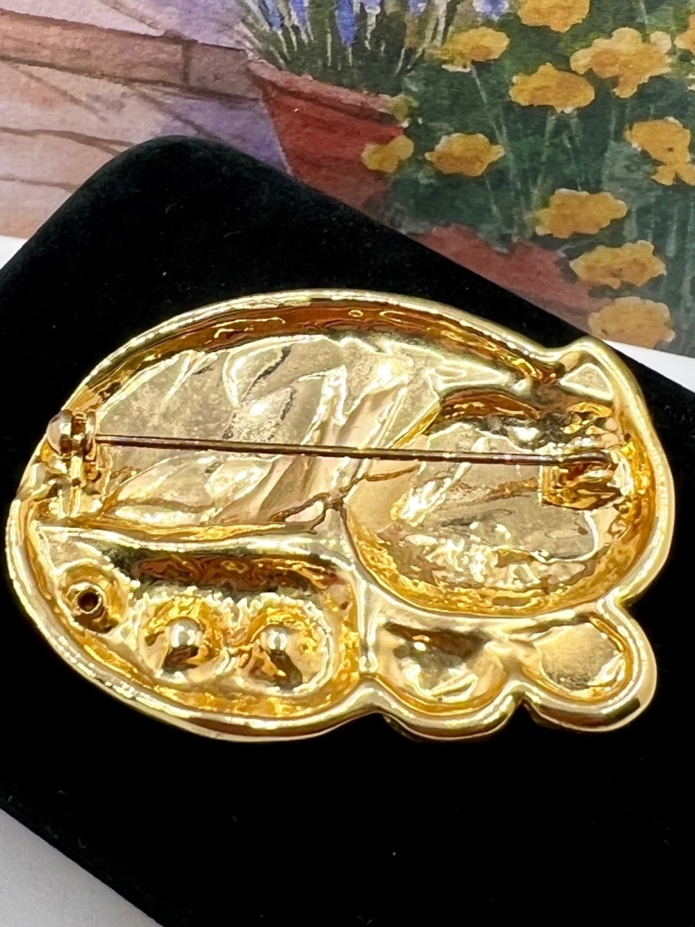 Gold Cat Brooch with Mughal Tone Accents - Picture 4 of 4